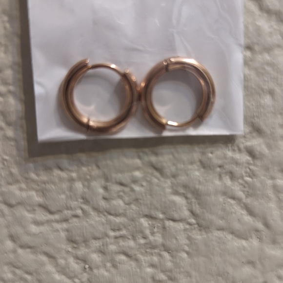 NIB-3 pair pack, stainless steel, Huggie, hoop, cartilage earrings - Picture 2 of 4